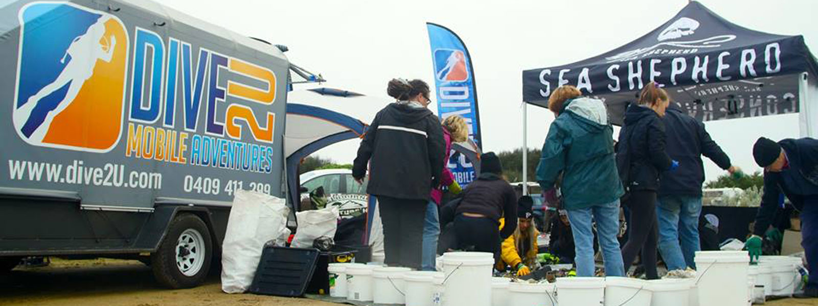 Mordialloc Beach clean up by Sea Shepherd and Dive2U